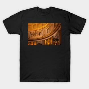 Interior of the pantheon in Rome - Interior do Panteão em Roma T-Shirt